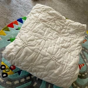 Twin cream comforter and sham